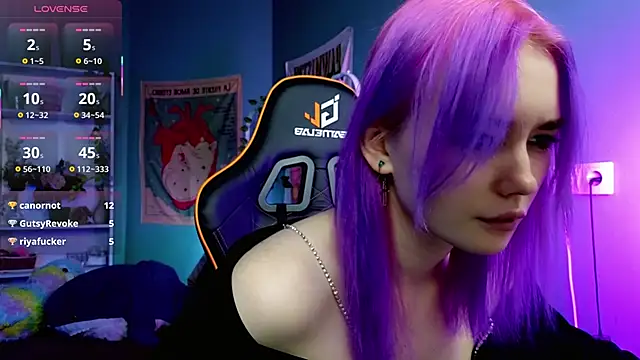 Snapshot of Kiara_Dream chatting on 10/18/25, 09:04 Kiara Dream online show from 10/18/25, 09:04