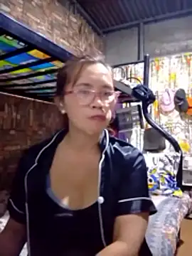 Snapshot of SexyHottMom chatting on 03/21/26, 09:07 SexyHottMom online show from 03/21/26, 09:07