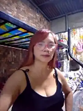 Snapshot of SexyHottMom chatting on 03/22/26, 10:29 SexyHottMom online show from 03/22/26, 10:29