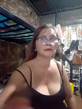 Snapshot of SexyHottMom chatting on 04/18/26, 12:20 SexyHottMom online show from 04/18/26, 12:20