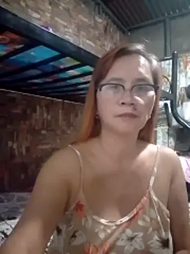 Snapshot of SexyHottMom chatting on 04/28/26, 08:14 SexyHottMom online show from 04/28/26, 08:14