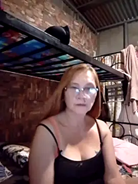 Snapshot of SexyHottMom chatting on 06/09/26, 11:33 SexyHottMom online show from 06/09/26, 11:33