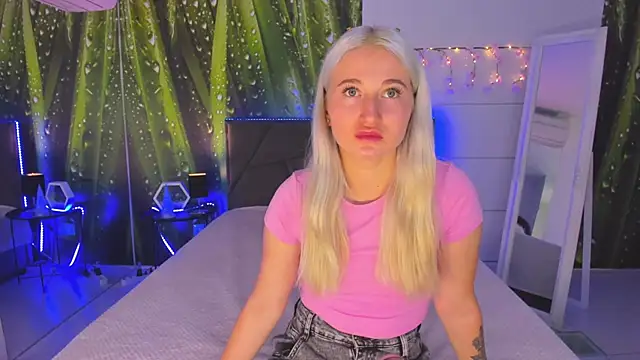 HollyTailors online show from 09/23/25, 05:21