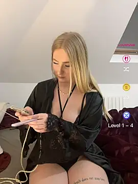 Snapshot of Lyn- chatting on 04/24/26, 03:14 Lyn- online show from 04/24/26, 03:14