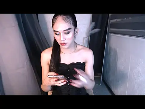 LauraSoHot online show from 11/12/25, 11:21