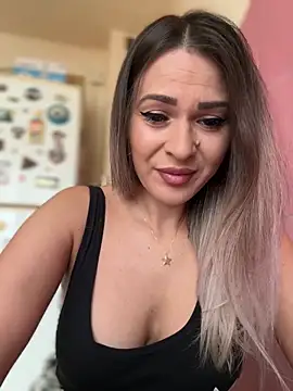 Snapshot of iSelena chatting on 09/26/25, 05:55 iSelena online show from 09/26/25, 05:55