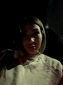 Snapshot of iSelena chatting on 09/29/25, 01:11 iSelena online show from 09/29/25, 01:11