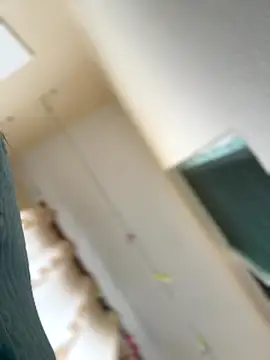 Snapshot of iSelena chatting on 10/27/25, 07:12 iSelena online show from 10/27/25, 07:12