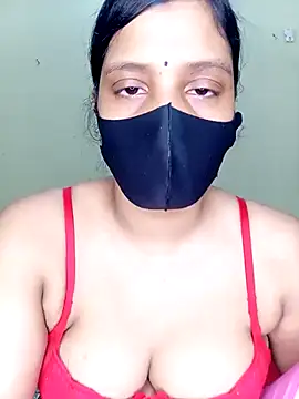 Rose-luckey online show from 10/23/25, 05:33