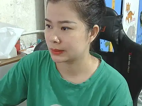 Snapshot of suri- chatting on 09/10/25, 02:33 suri- online show from 09/10/25, 02:33
