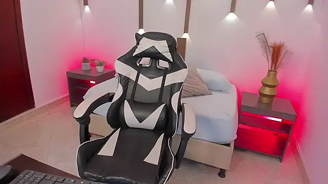 menny kiss online show from 11/26/25, 02:23