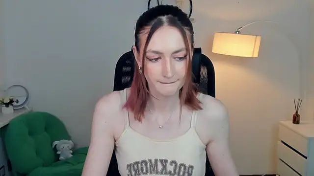 Snapshot of EasterBlink chatting on 11/13/25, 12:15 EasterBlink online show from 11/13/25, 12:15