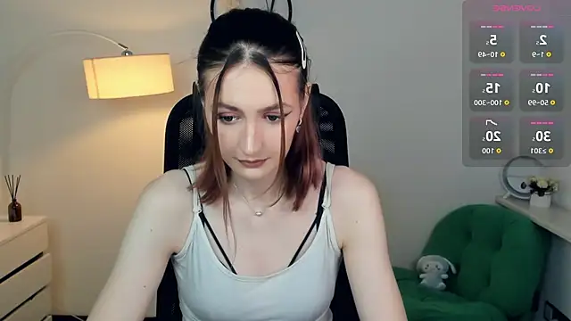 Snapshot of EasterBlink chatting on 11/16/25, 07:47 EasterBlink online show from 11/16/25, 07:47