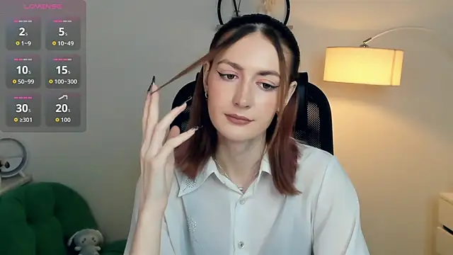 Snapshot of EasterBlink chatting on 11/22/25, 11:09 EasterBlink online show from 11/22/25, 11:09