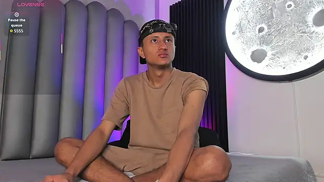  Leohot  online show from 11/22/25, 03:49