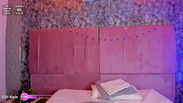 Snapshot of IrinaMonroee chatting on 10/15/25, 01:06 IrinaMonroee online show from 10/15/25, 01:06