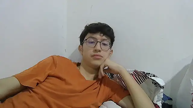 Snapshot of Kevintdx chatting on 11/16/25, 10:15 Kevintdx online show from 11/16/25, 10:15