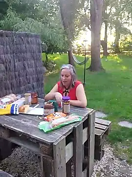 Snapshot of Feelineducentre chatting on 09/19/25, 03:56 Feelineducentre online show from 09/19/25, 03:56