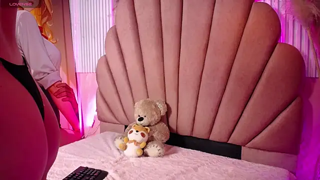 Snapshot of Pink_Suni chatting on 10/30/25, 06:52 Pink Suni online show from 10/30/25, 06:52