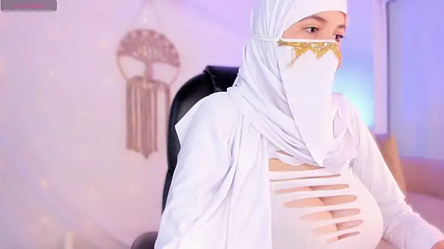 Snapshot of salma_isawwii chatting on 11/15/25, 02:13 salma isawwii online show from 11/15/25, 02:13