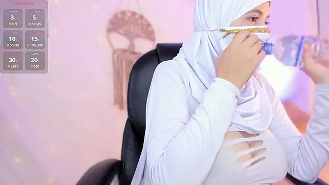 Snapshot of salma_isawwii chatting on 12/17/25, 02:56 salma isawwii online show from 12/17/25, 02:56
