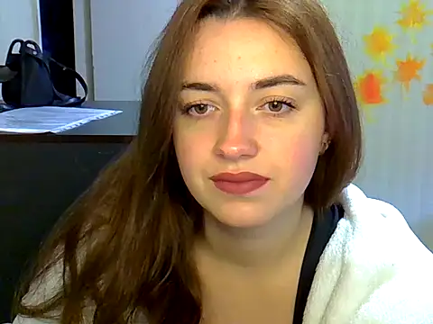 Snapshot of daniella_brun chatting on 10/20/25, 07:42 daniella brun online show from 10/20/25, 07:42