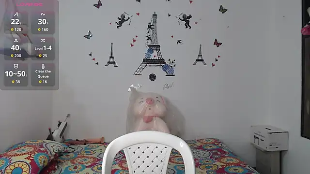 Snapshot of Macarena_05 chatting on 09/13/25, 01:11 Macarena 05 online show from 09/13/25, 01:11