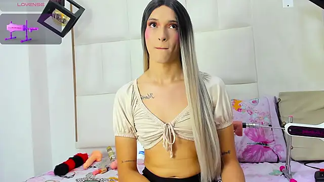 Snapshot of Macarena_05 chatting on 09/27/25, 03:22 Macarena 05 online show from 09/27/25, 03:22