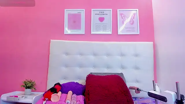 Snapshot of Macarena_05 chatting on 10/08/25, 03:15 Macarena 05 online show from 10/08/25, 03:15