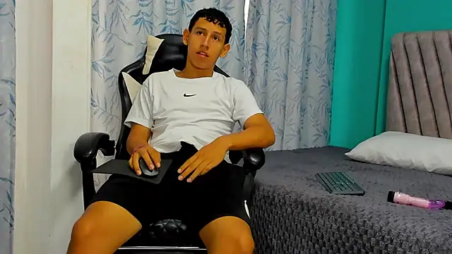 Snapshot of Felipe_Gonzales chatting on 09/23/25, 12:41 Felipe Gonzales online show from 09/23/25, 12:41