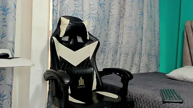 Snapshot of Felipe_Gonzales chatting on 09/26/25, 12:53 Felipe Gonzales online show from 09/26/25, 12:53