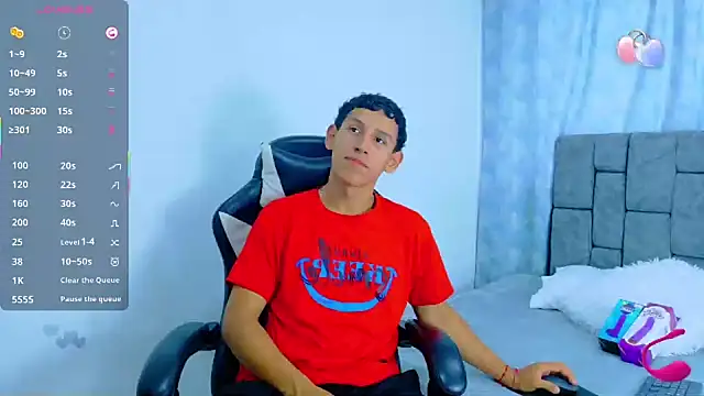 Snapshot of Felipe_Gonzales chatting on 10/23/25, 01:21 Felipe Gonzales online show from 10/23/25, 01:21