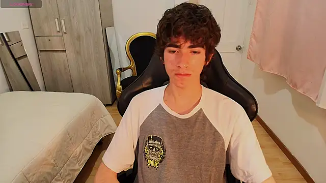 Nude Boy18 online show from 09/15/25, 02:55