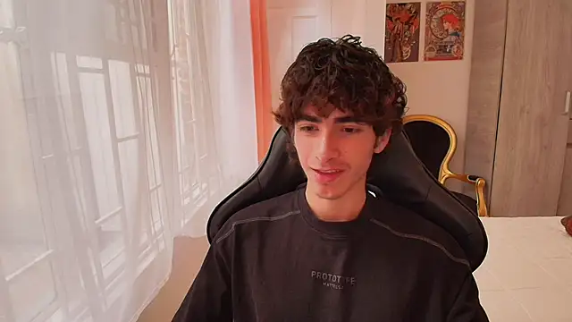 Nude Boy18 online show from 10/16/25, 07:26