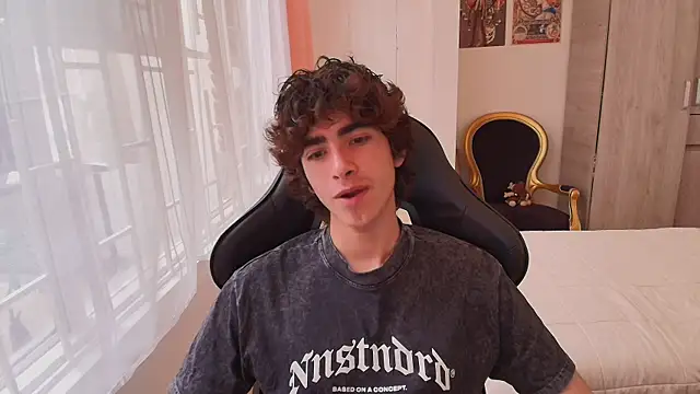 Nude Boy18 online show from 10/23/25, 09:35