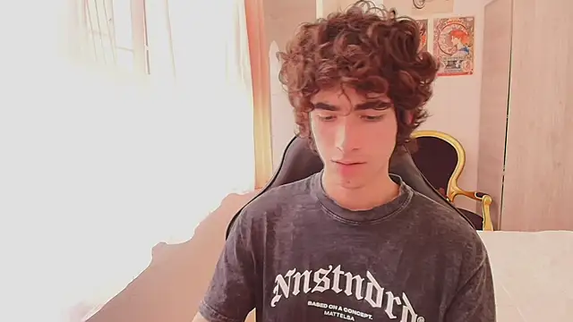 Nude Boy18 online show from 10/24/25, 06:37