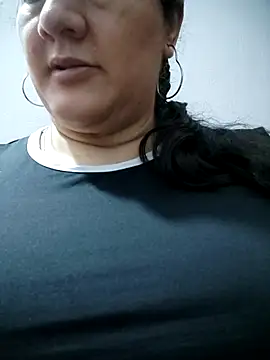 Snapshot of Aisha_manzur chatting on 11/28/25, 05:04 Aisha manzur online show from 11/28/25, 05:04