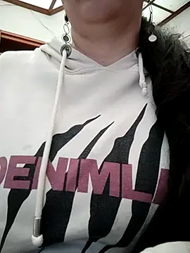 Snapshot of Aisha_manzur chatting on 12/05/25, 05:42 Aisha manzur online show from 12/05/25, 05:42