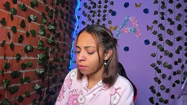 Snapshot of yumi_hanna chatting on 11/06/25, 12:33 yumi hanna online show from 11/06/25, 12:33