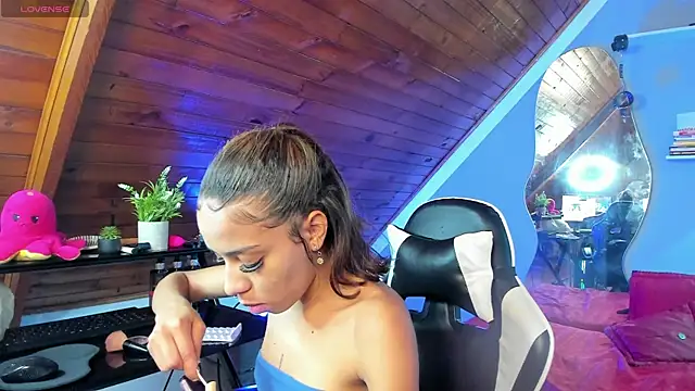 Snapshot of yumi_hanna chatting on 12/14/25, 03:34 yumi hanna online show from 12/14/25, 03:34