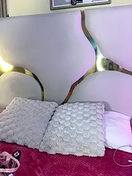 Snapshot of SofiJones_ chatting on 11/12/25, 08:30 SofiJones online show from 11/12/25, 08:30