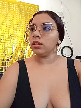 BristlyLovebird online show from 09/19/25, 02:18