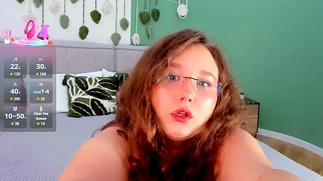 Snapshot of VelvetVixenCute chatting on 09/18/25, 05:31 VelvetVixenCute online show from 09/18/25, 05:31