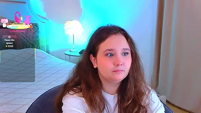 Snapshot of VelvetVixenCute chatting on 09/23/25, 05:21 VelvetVixenCute online show from 09/23/25, 05:21