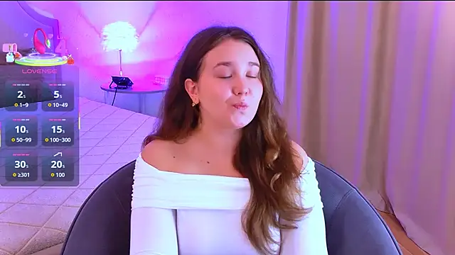 Snapshot of VelvetVixenCute chatting on 10/05/25, 05:28 VelvetVixenCute online show from 10/05/25, 05:28