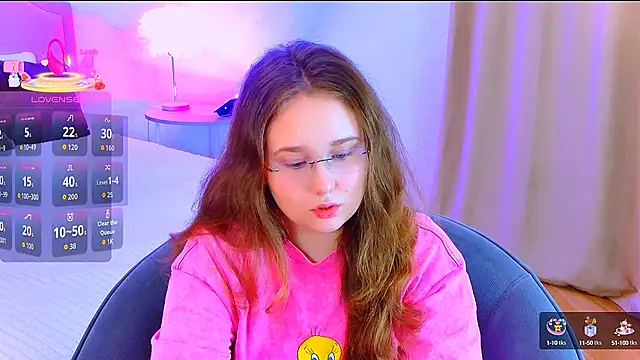 Snapshot of VelvetVixenCute chatting on 10/14/25, 05:19 VelvetVixenCute online show from 10/14/25, 05:19