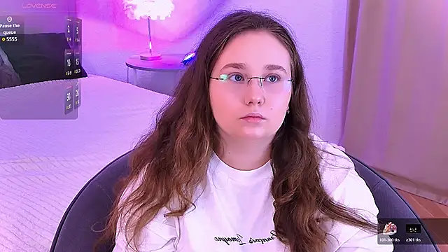 Snapshot of VelvetVixenCute chatting on 10/20/25, 05:30 VelvetVixenCute online show from 10/20/25, 05:30