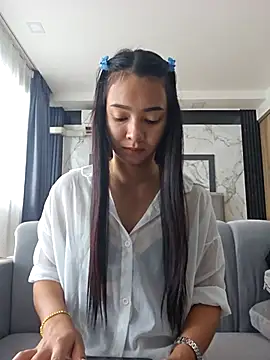 Snapshot of Natural_Asian_Girl chatting on 11/14/25, 05:28 Natural Asian Girl online show from 11/14/25, 05:28
