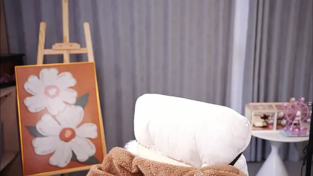 Snapshot of karina0703 chatting on 12/17/25, 09:37 karina0703 online show from 12/17/25, 09:37