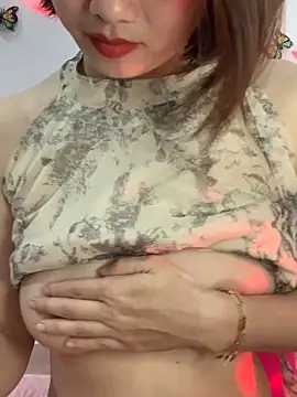 Snapshot of Mimi_sex01 chatting on 10/13/25, 03:45 Mimi sex01 online show from 10/13/25, 03:45